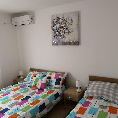 ויר Tomek Apartment מראה חיצוני תמונה