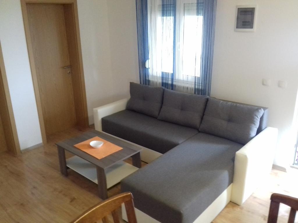 ויר Tomek Apartment מראה חיצוני תמונה