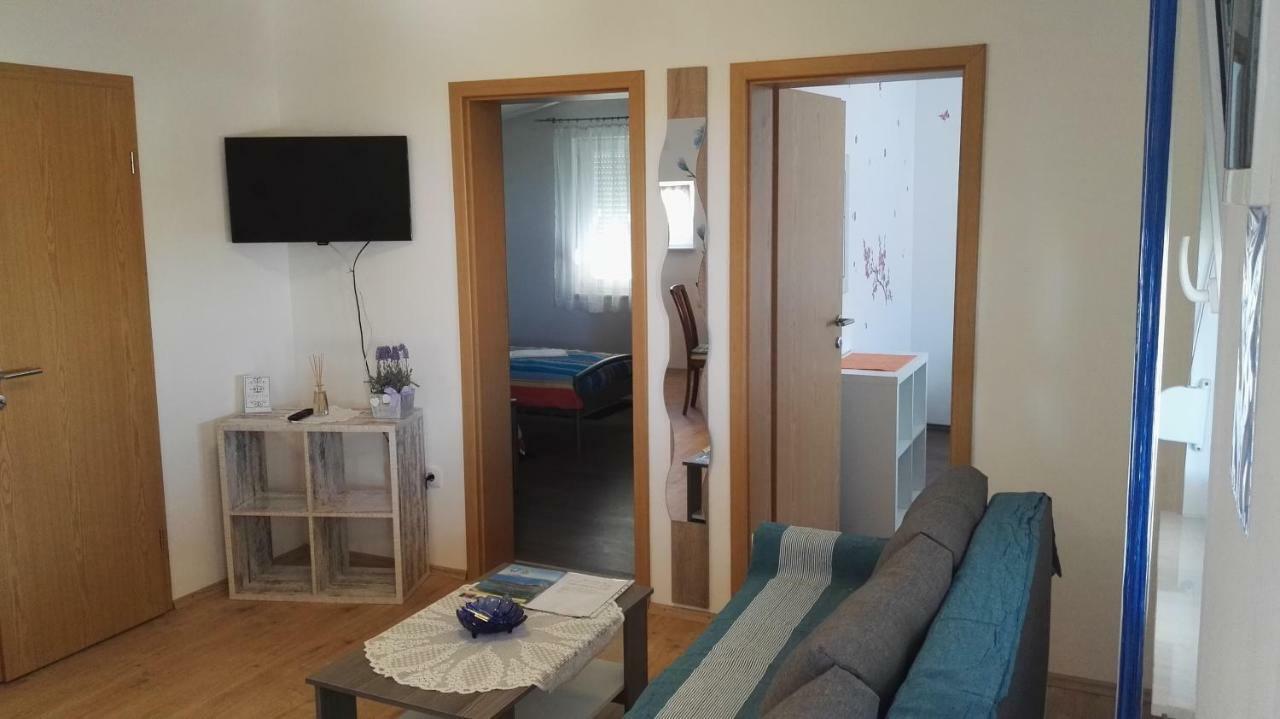 ויר Tomek Apartment מראה חיצוני תמונה