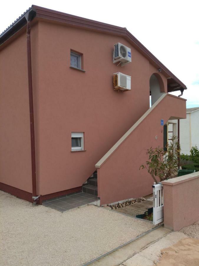 ויר Tomek Apartment מראה חיצוני תמונה