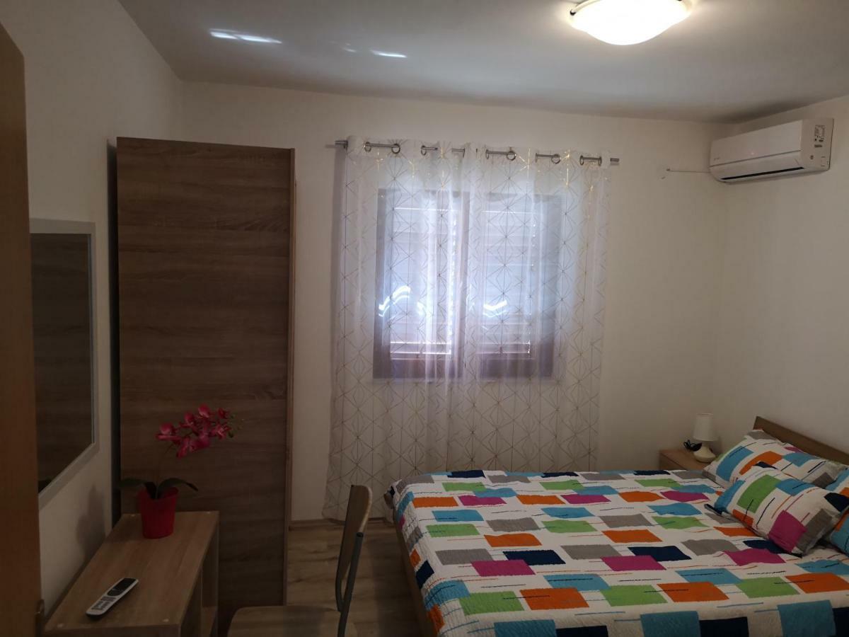 ויר Tomek Apartment מראה חיצוני תמונה