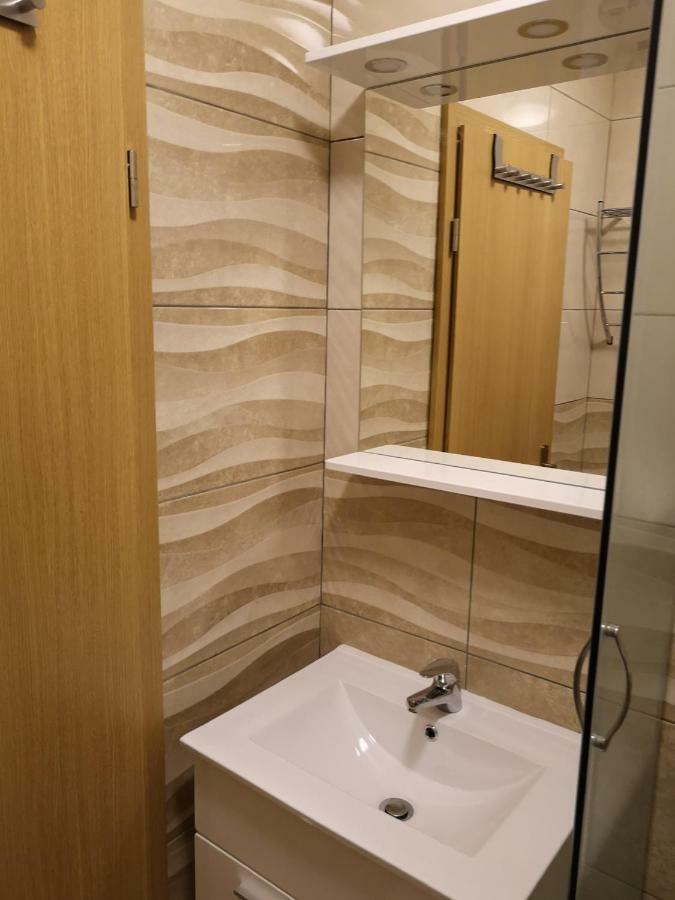 ויר Tomek Apartment מראה חיצוני תמונה