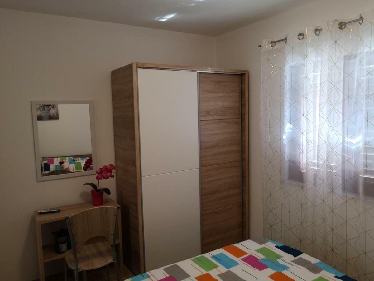 ויר Tomek Apartment מראה חיצוני תמונה