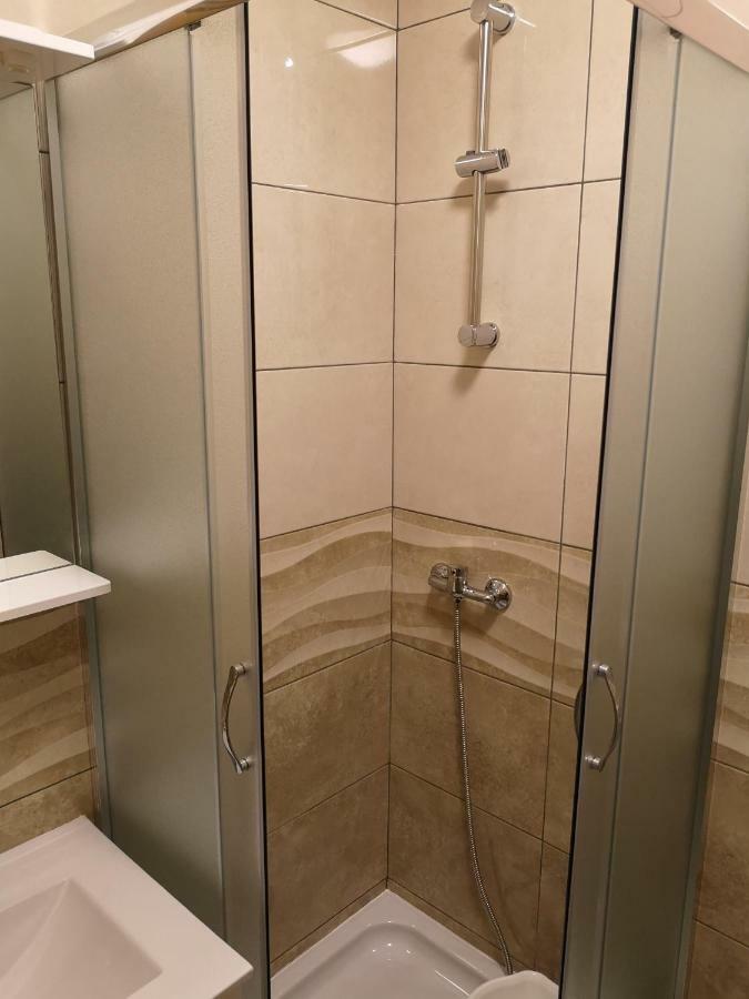 ויר Tomek Apartment מראה חיצוני תמונה