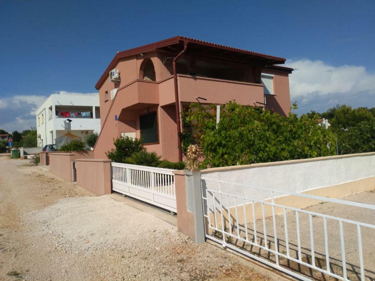 ויר Tomek Apartment מראה חיצוני תמונה