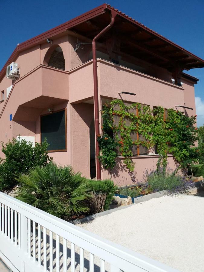 ויר Tomek Apartment מראה חיצוני תמונה